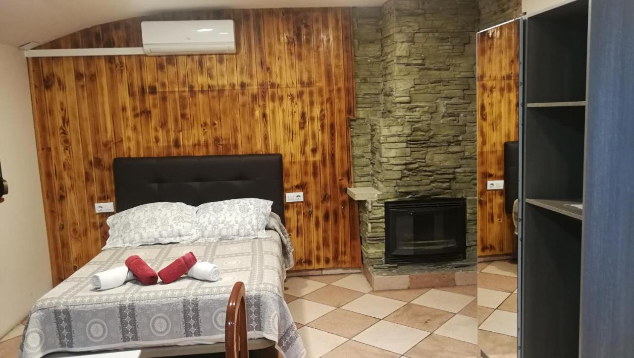 Hostal Escarla Aren Екстер'єр фото