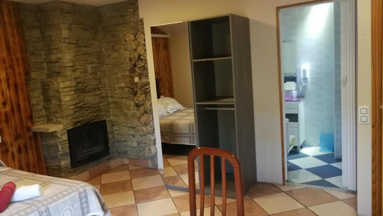Hostal Escarla Aren Екстер'єр фото