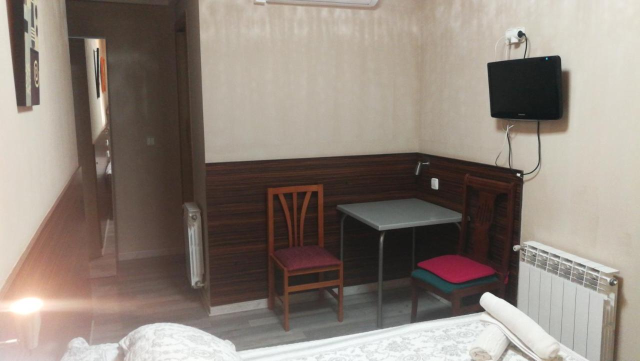 Hostal Escarla Aren Екстер'єр фото