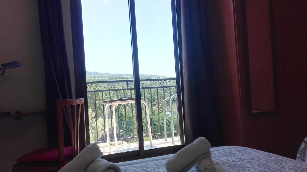 Hostal Escarla Aren Екстер'єр фото