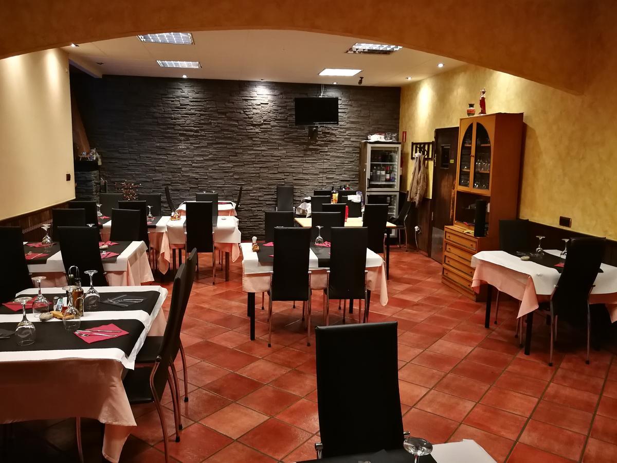 Hostal Escarla Aren Екстер'єр фото