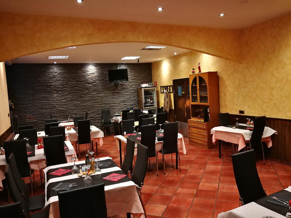 Hostal Escarla Aren Екстер'єр фото